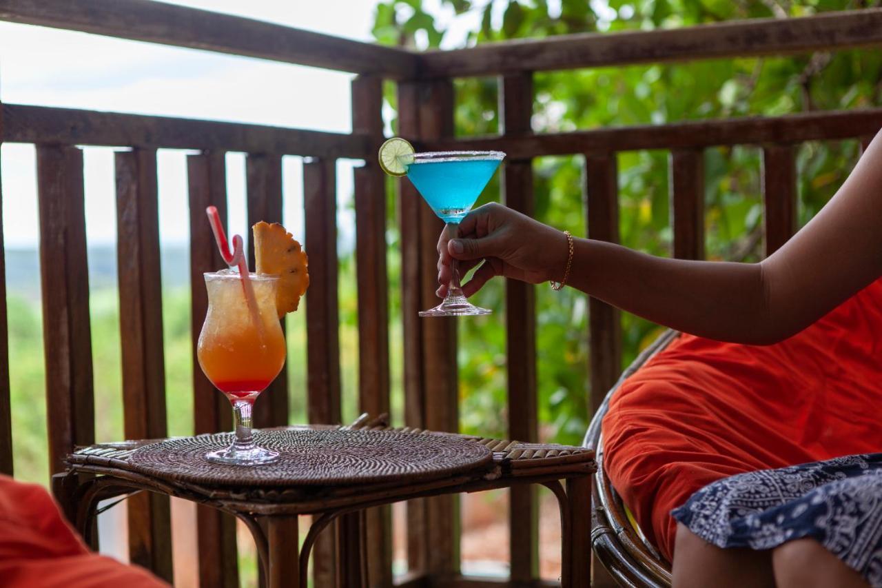 Ratanakiri Paradise Hotel & Restaurant รัตนคีรี ภายนอก รูปภาพ