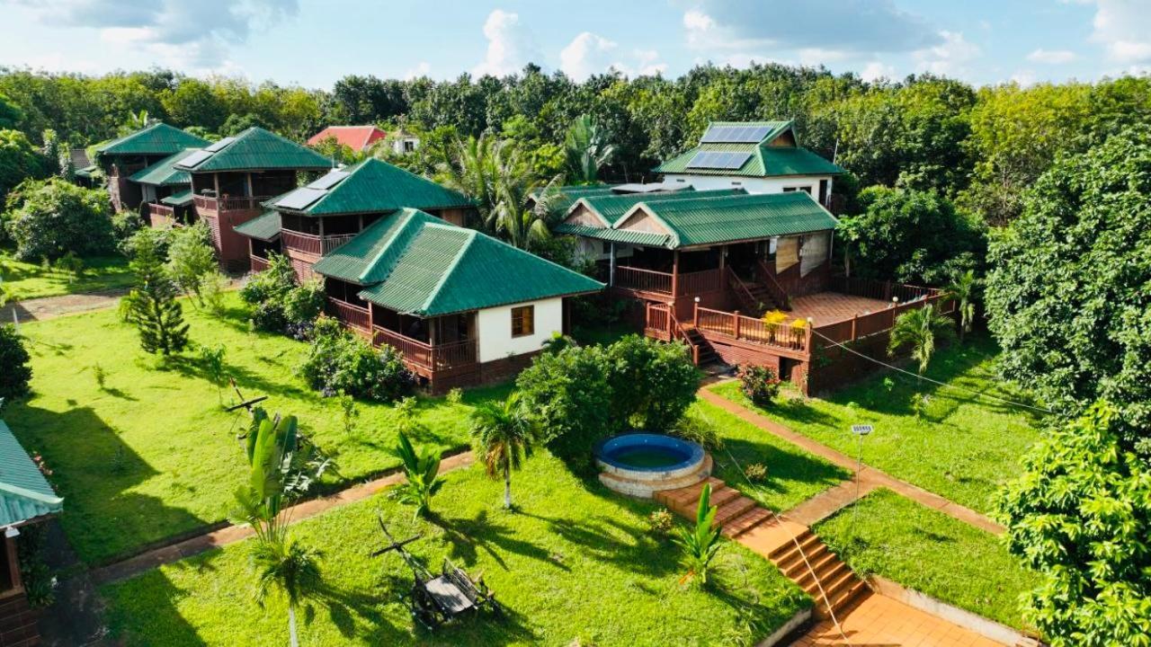 Ratanakiri Paradise Hotel & Restaurant รัตนคีรี ภายนอก รูปภาพ