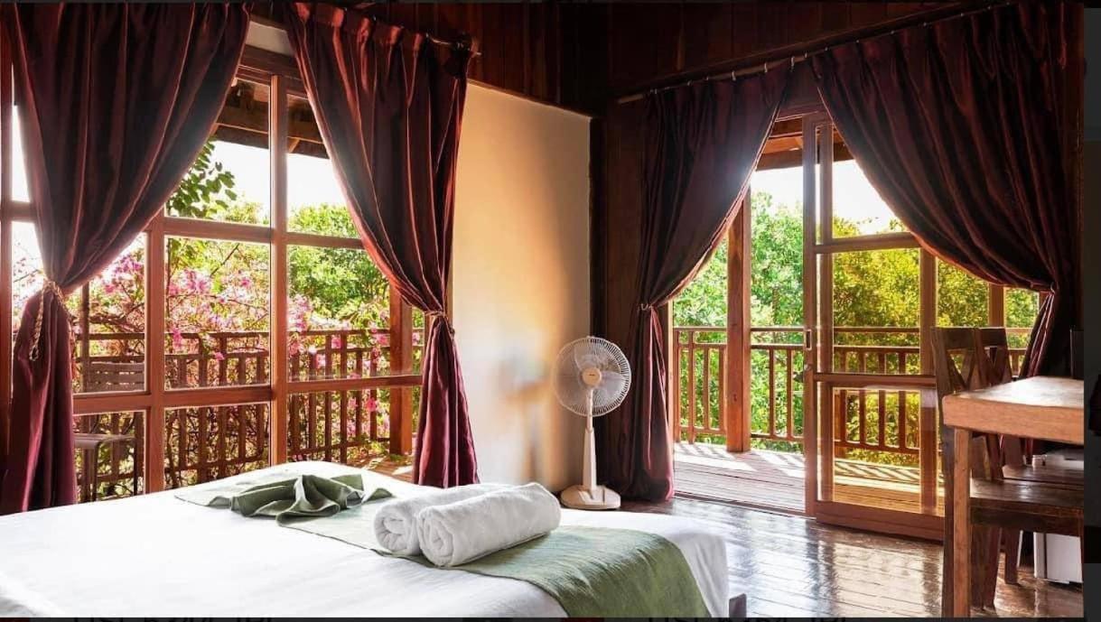 Ratanakiri Paradise Hotel & Restaurant รัตนคีรี ภายนอก รูปภาพ