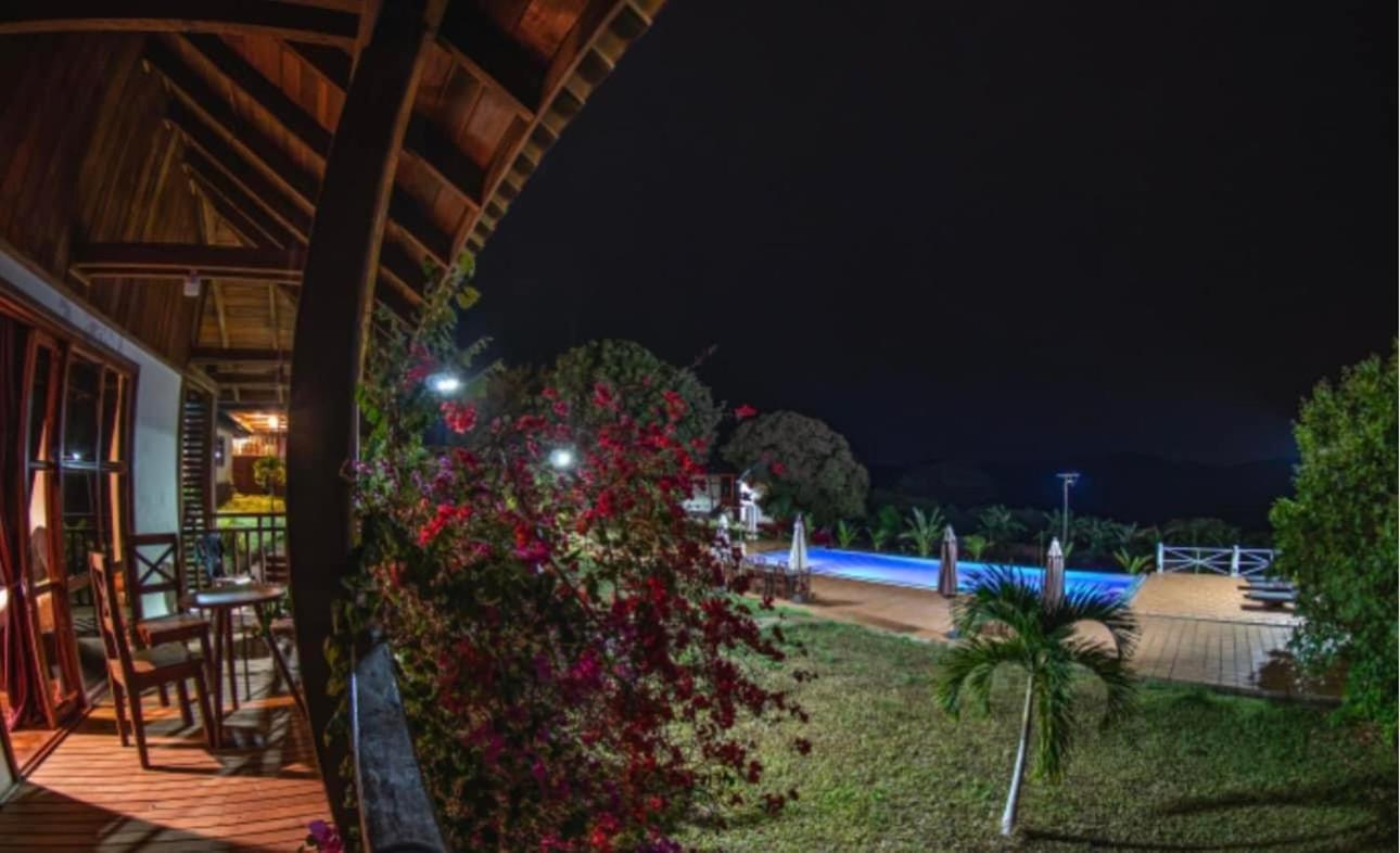 Ratanakiri Paradise Hotel & Restaurant รัตนคีรี ภายนอก รูปภาพ
