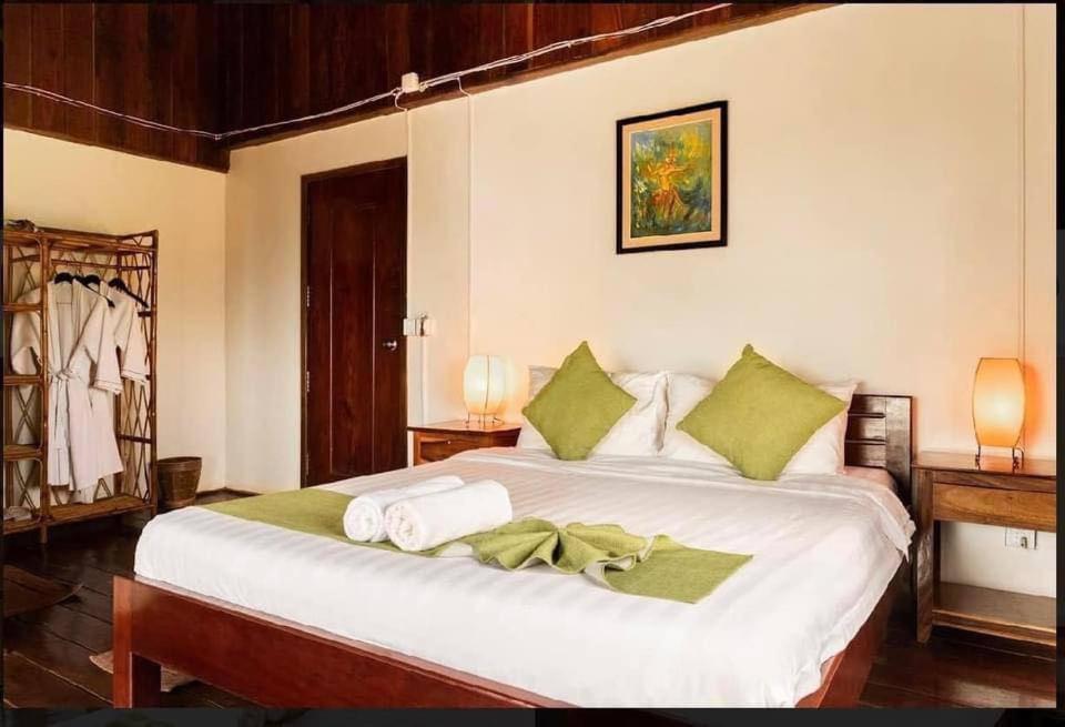 Ratanakiri Paradise Hotel & Restaurant รัตนคีรี ภายนอก รูปภาพ