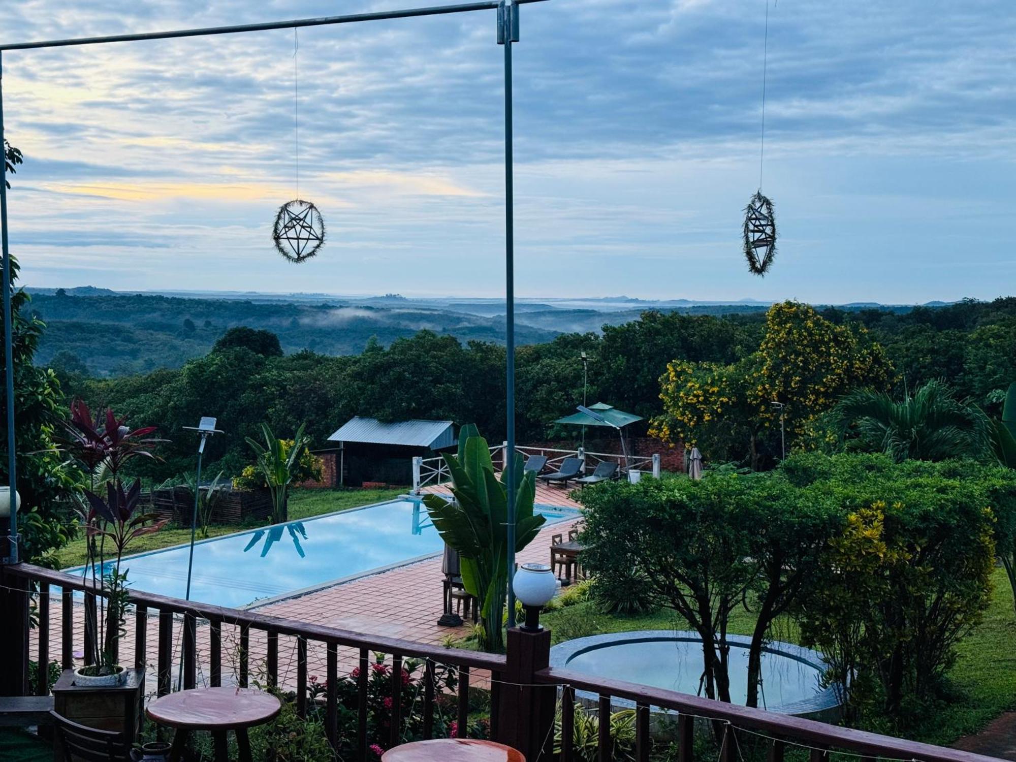 Ratanakiri Paradise Hotel & Restaurant รัตนคีรี ภายนอก รูปภาพ