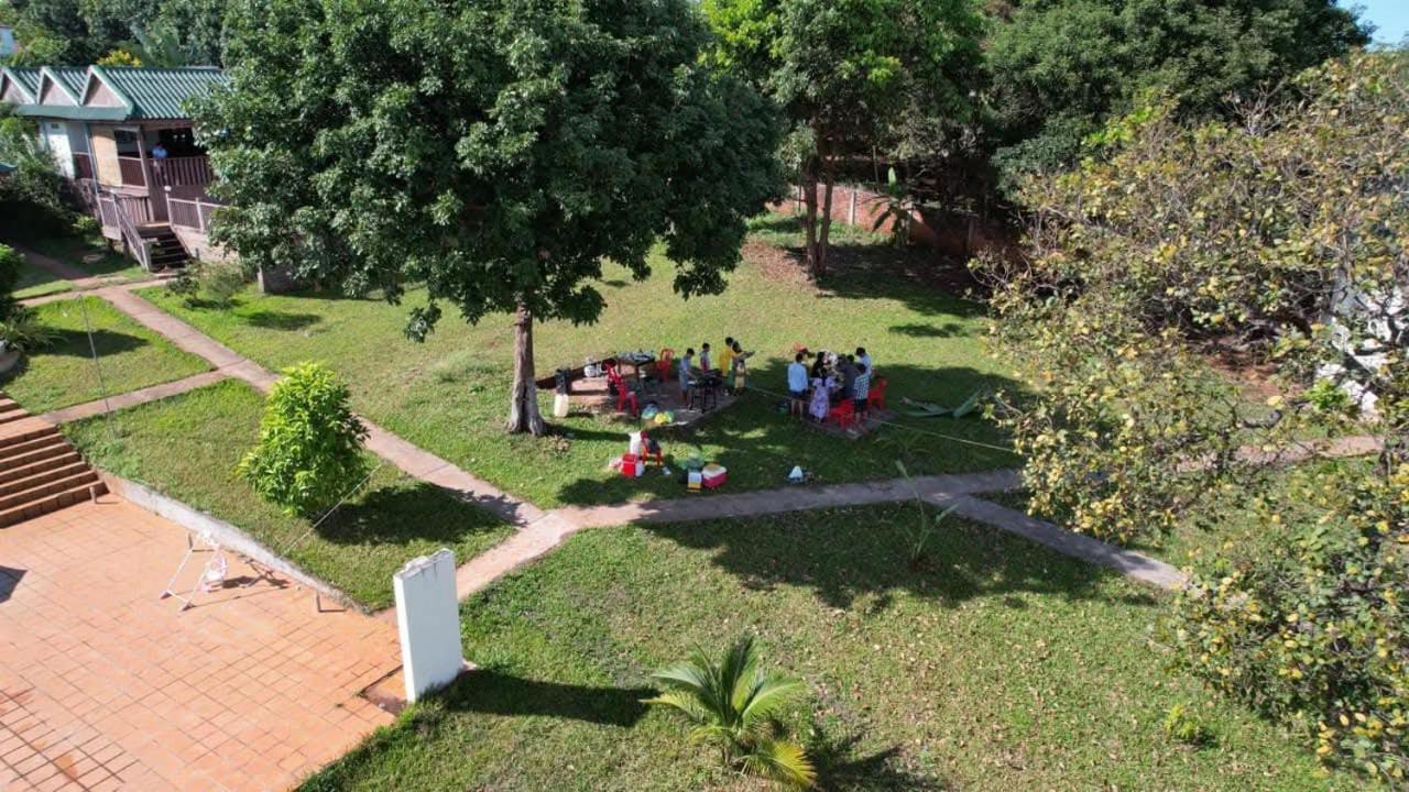Ratanakiri Paradise Hotel & Restaurant รัตนคีรี ภายนอก รูปภาพ