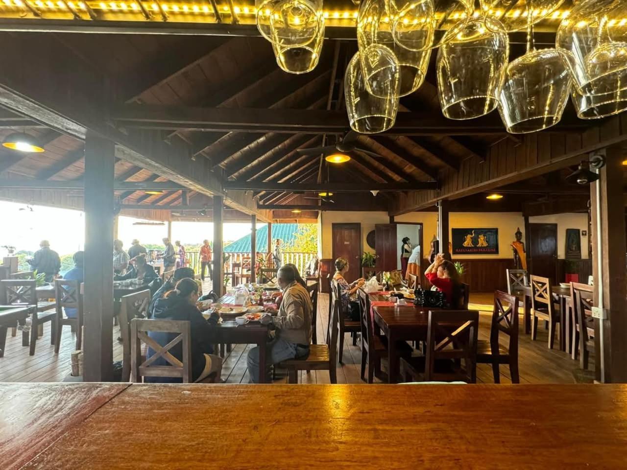 Ratanakiri Paradise Hotel & Restaurant รัตนคีรี ภายนอก รูปภาพ