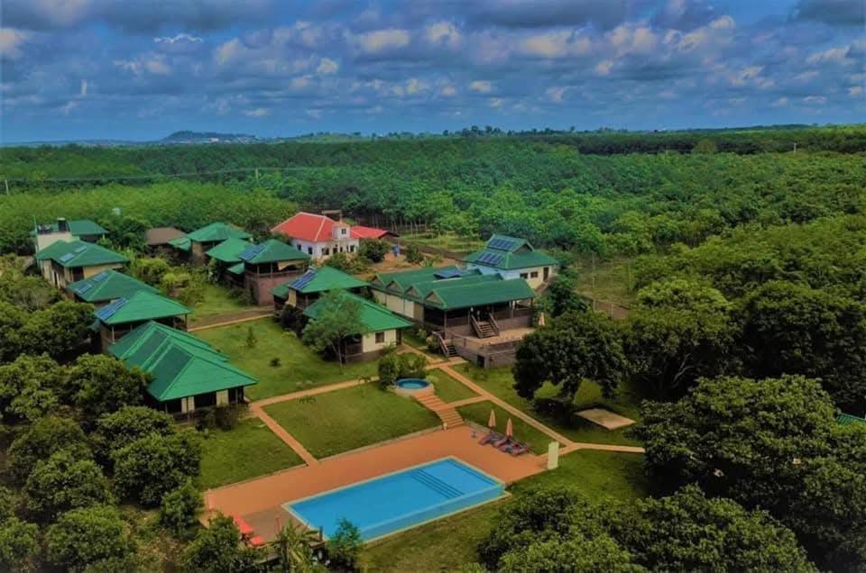 Ratanakiri Paradise Hotel & Restaurant รัตนคีรี ภายนอก รูปภาพ