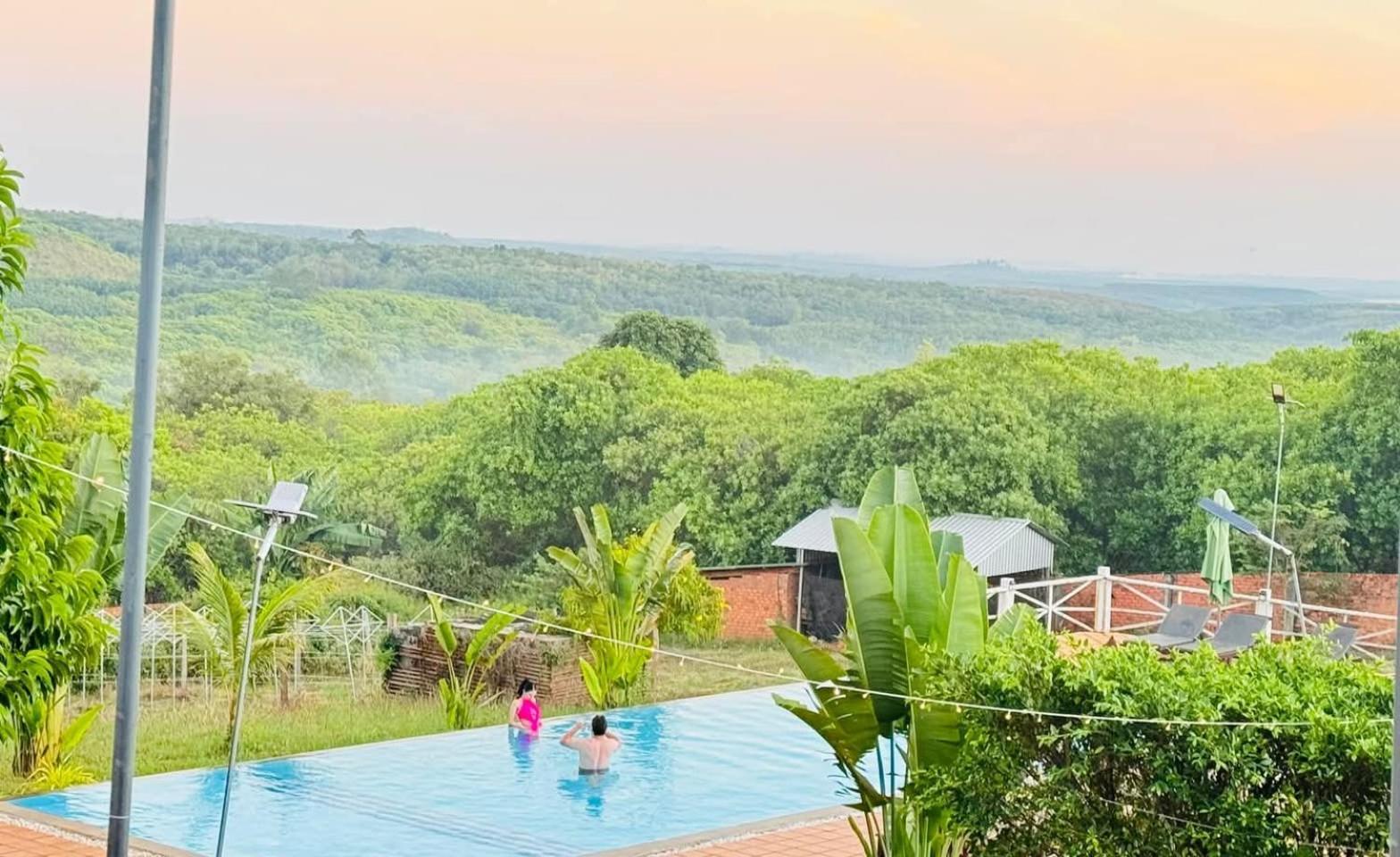 Ratanakiri Paradise Hotel & Restaurant รัตนคีรี ภายนอก รูปภาพ