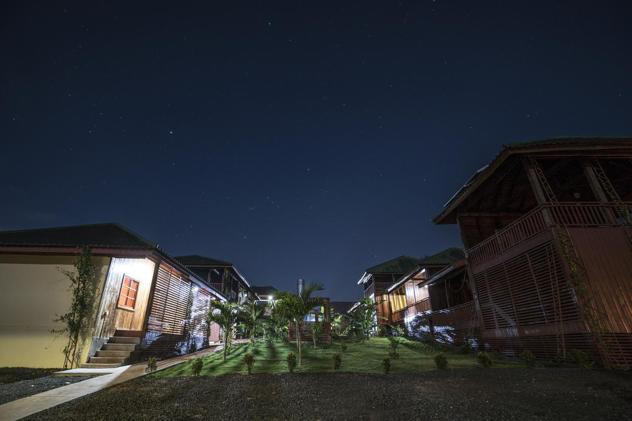 Ratanakiri Paradise Hotel & Restaurant รัตนคีรี ภายนอก รูปภาพ