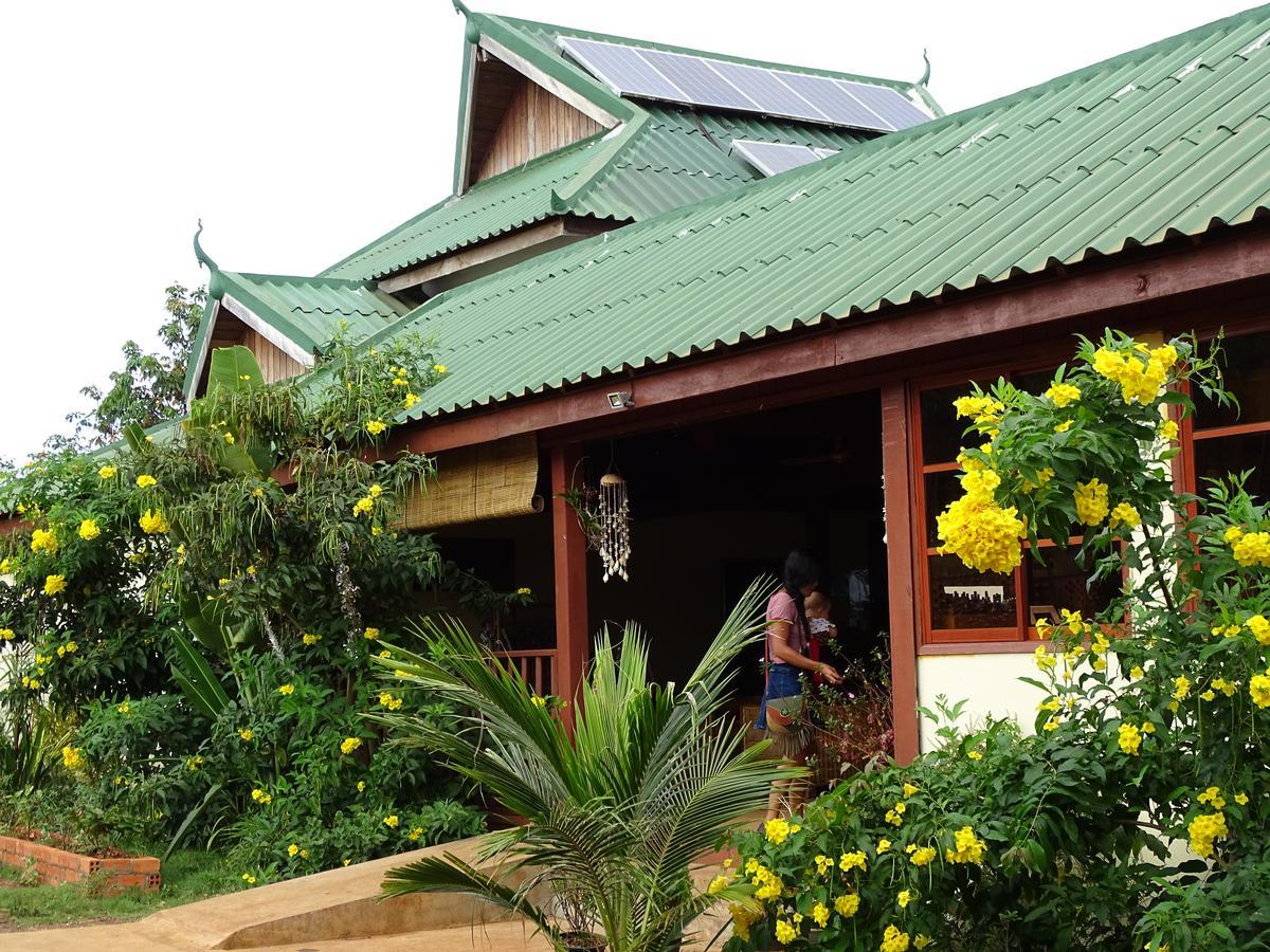Ratanakiri Paradise Hotel & Restaurant รัตนคีรี ภายนอก รูปภาพ