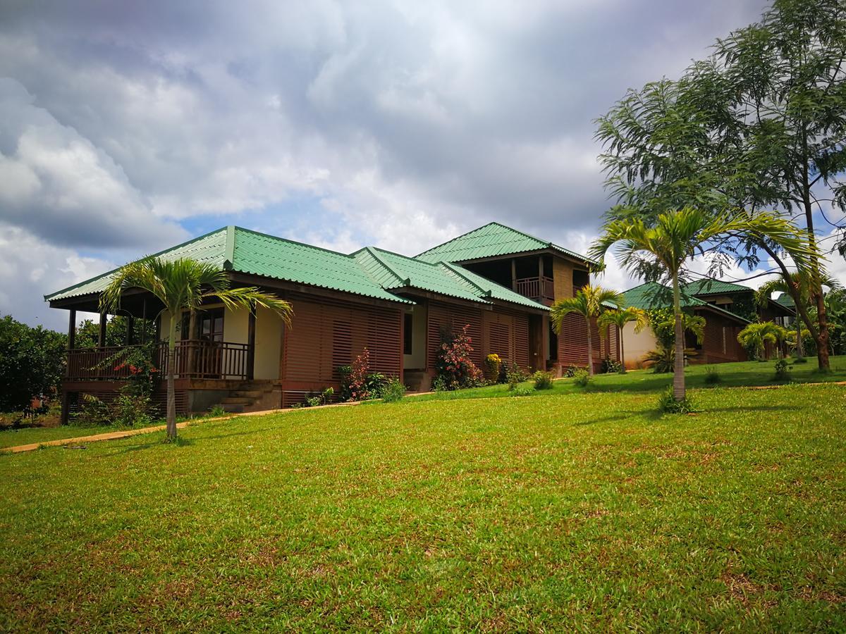 Ratanakiri Paradise Hotel & Restaurant รัตนคีรี ภายนอก รูปภาพ