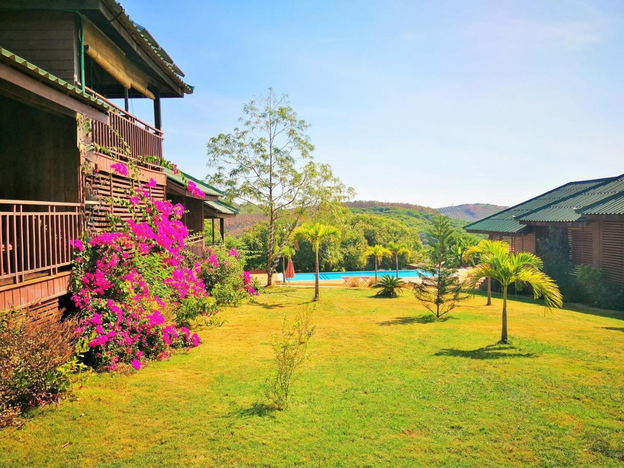 Ratanakiri Paradise Hotel & Restaurant รัตนคีรี ภายนอก รูปภาพ