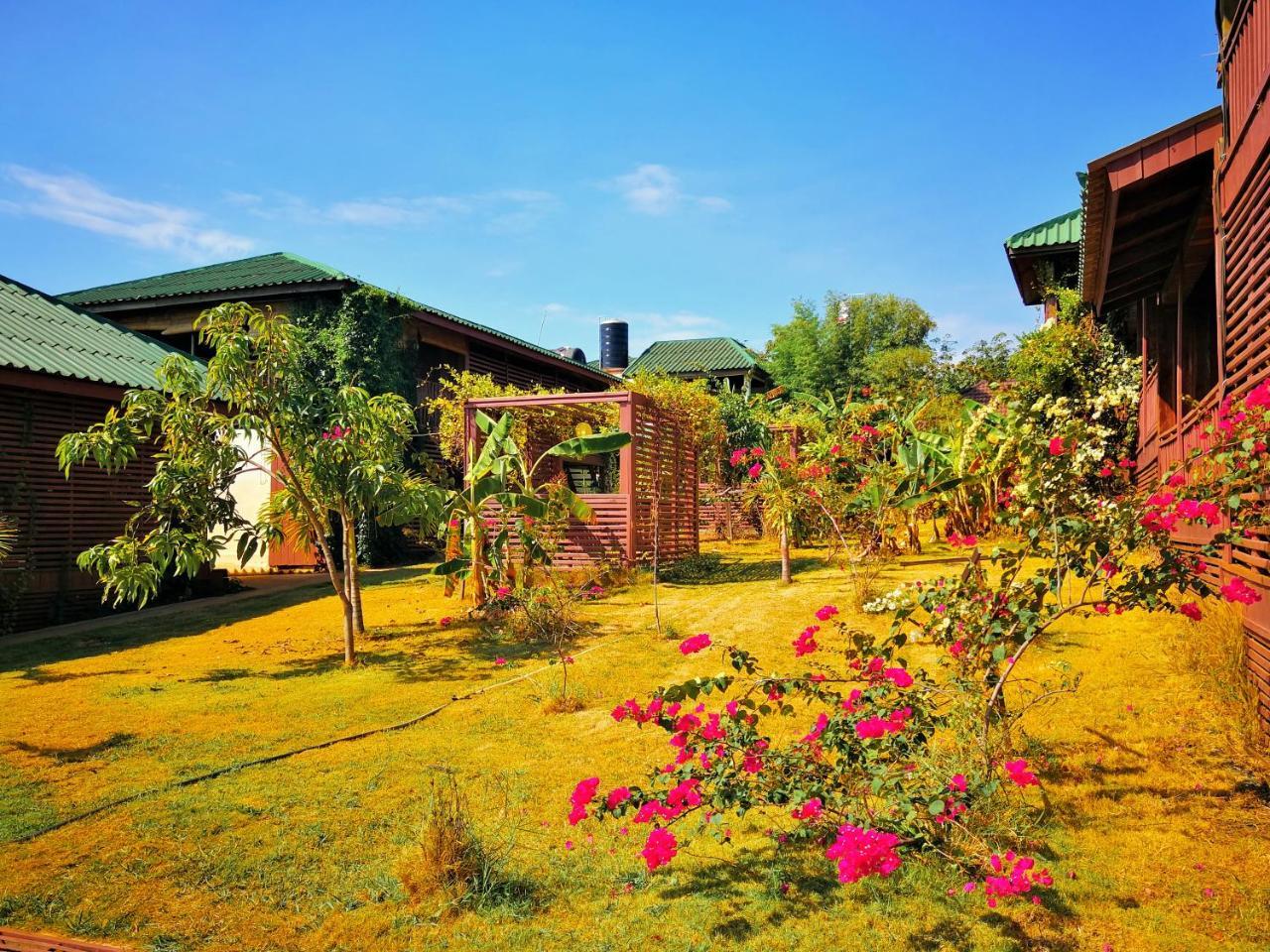 Ratanakiri Paradise Hotel & Restaurant รัตนคีรี ภายนอก รูปภาพ