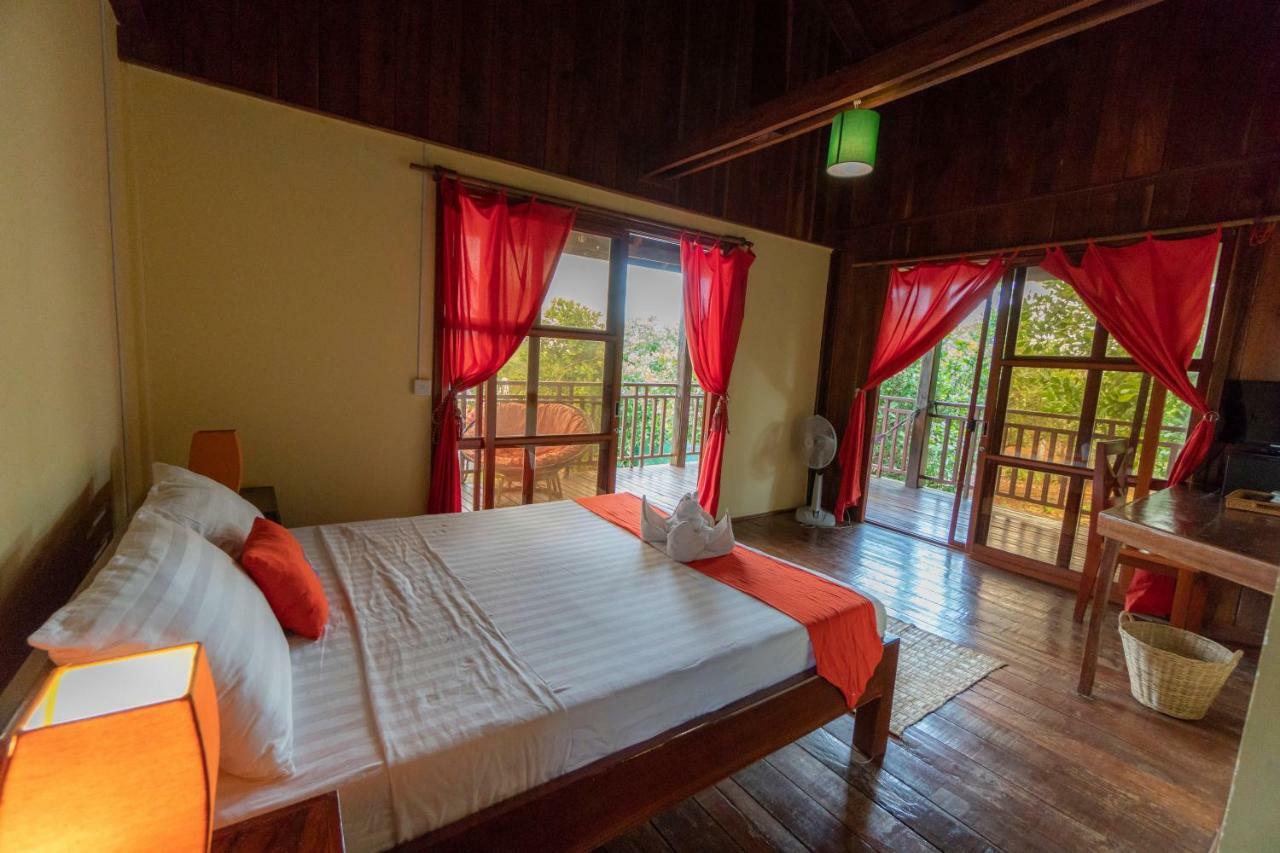 Ratanakiri Paradise Hotel & Restaurant รัตนคีรี ภายนอก รูปภาพ