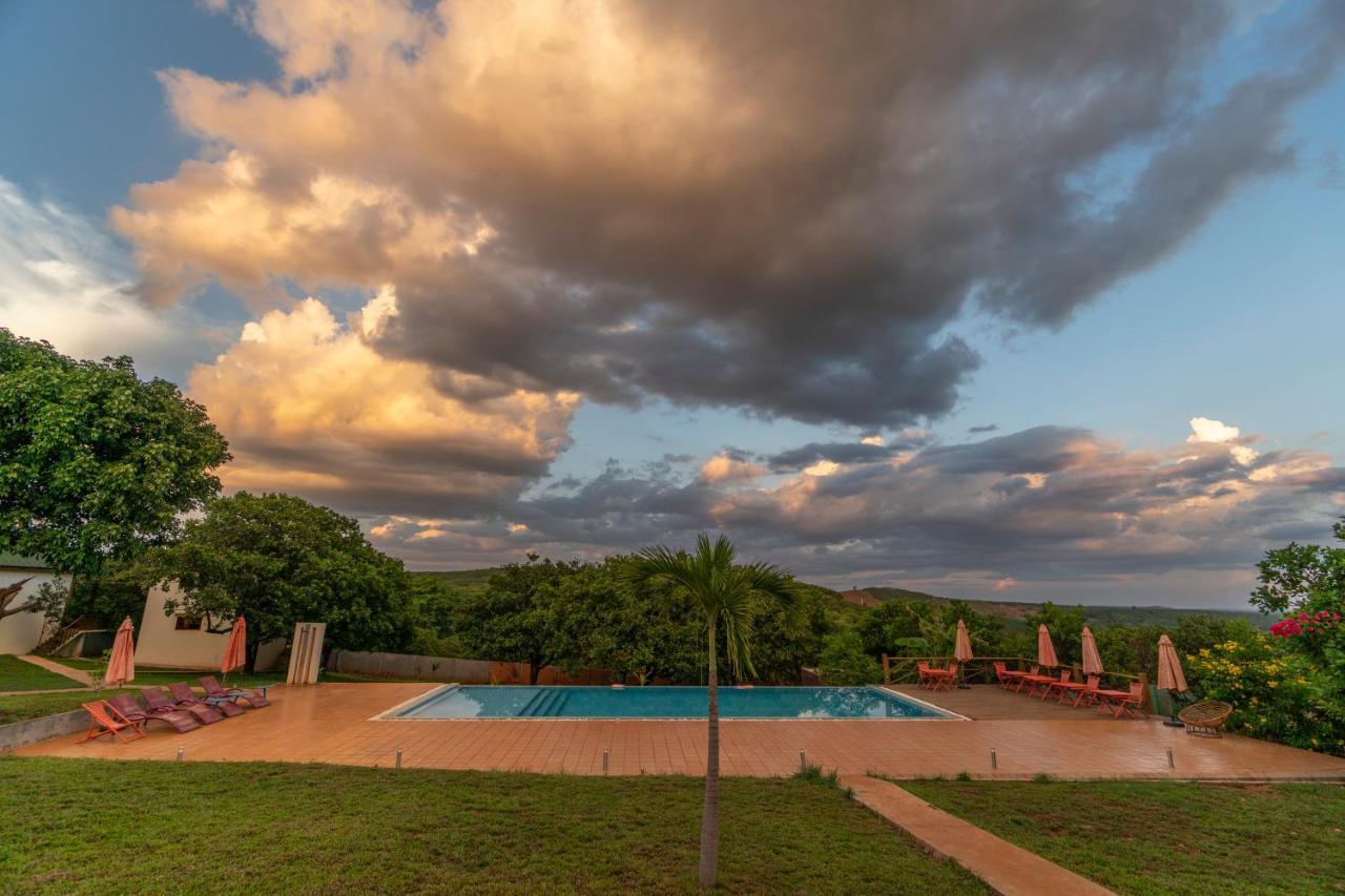 Ratanakiri Paradise Hotel & Restaurant รัตนคีรี ภายนอก รูปภาพ